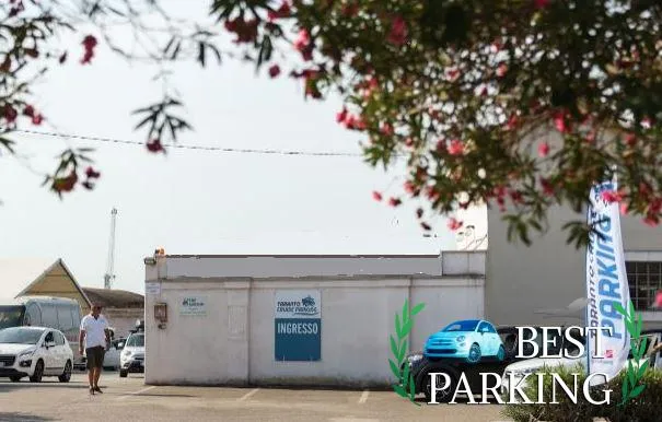 TARANTO CRUISE PARKING